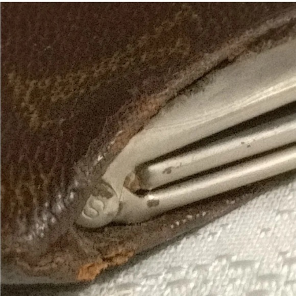 Louis Vuitton - Picture 12 of 13